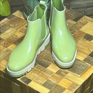 🥾☔️ Cougar Gloss Chelsea Rain Boot — Light Sage Green — Sz 9 Women’s